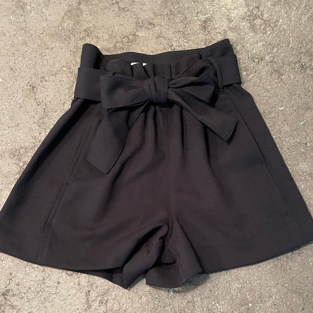 Aritzia/Wilfred paperback shorts